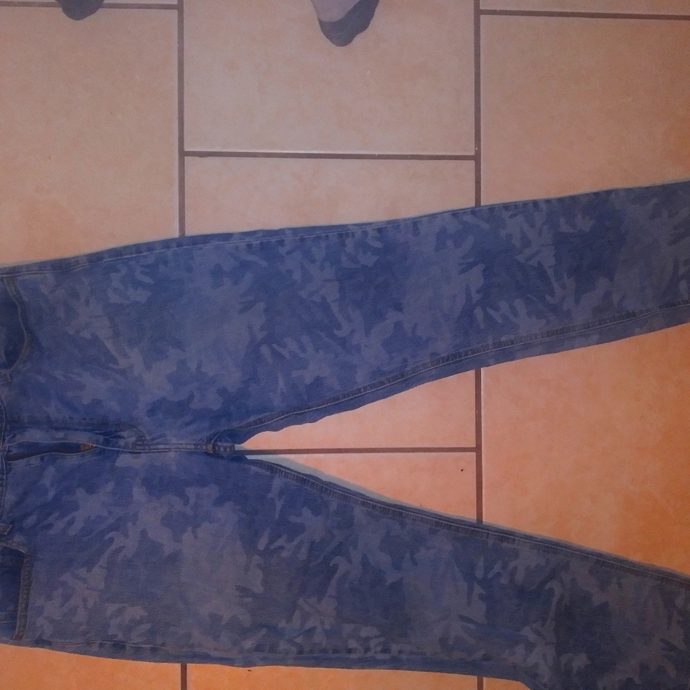 541 Levi Strauss &Co.